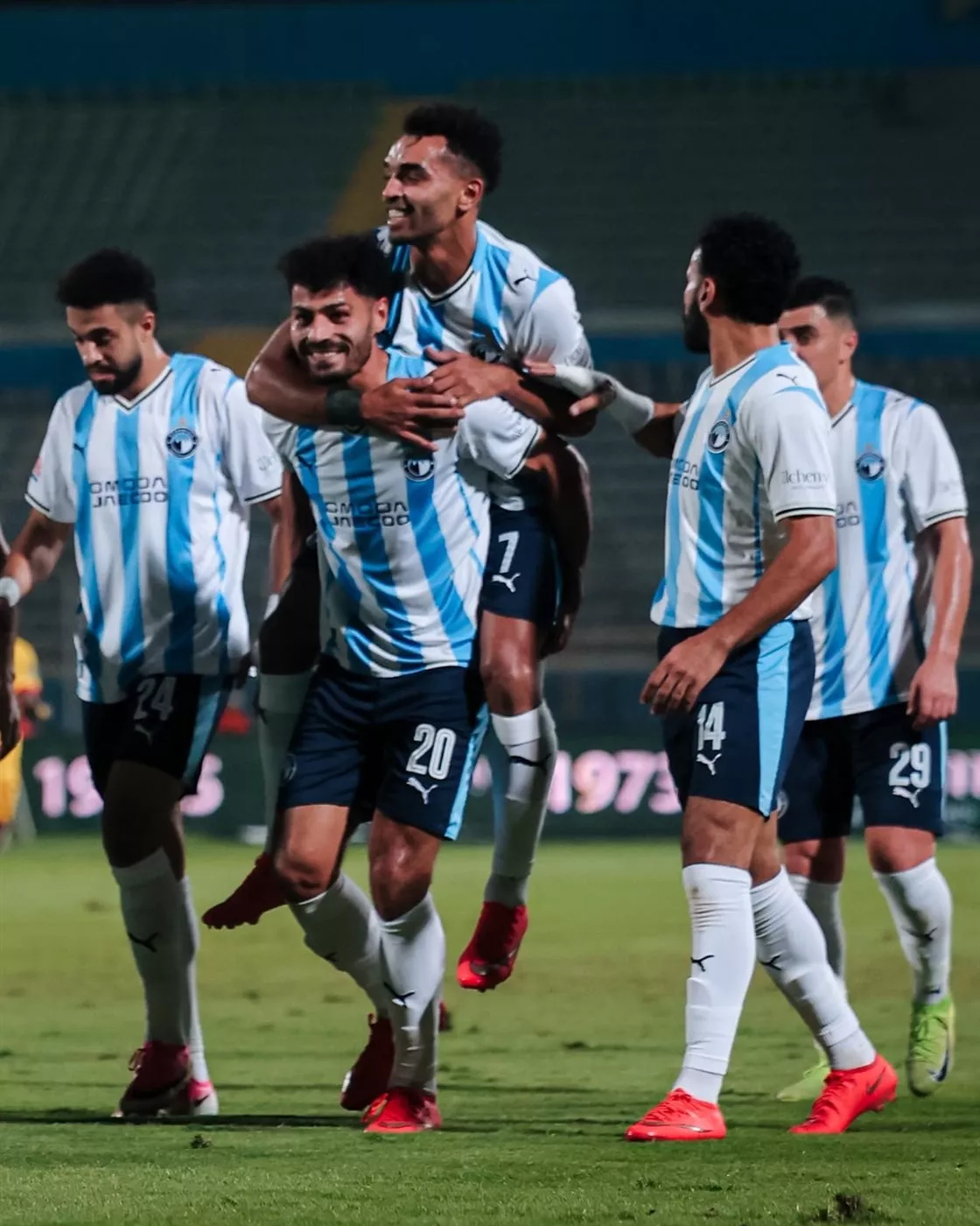 بيراميدز يقسو على المريخ بنتيو بثلاثية في الشوط الأول (صور)