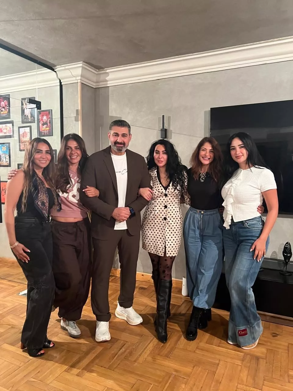 ياسر جلال ينشر صورًا من مسلسل القناع: توكلنا على الله