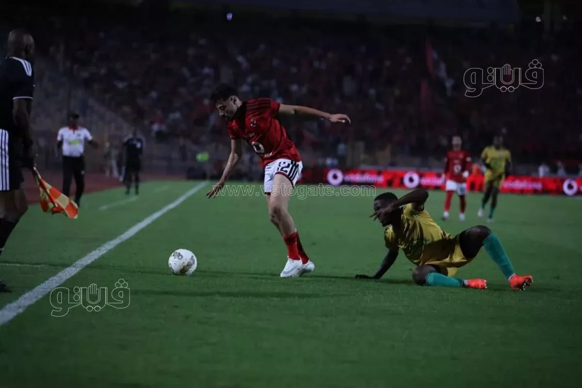 طاهر محمد يبصم على هدف الأهلي الرابع في شباك كيتارا الأوغندي (صور)