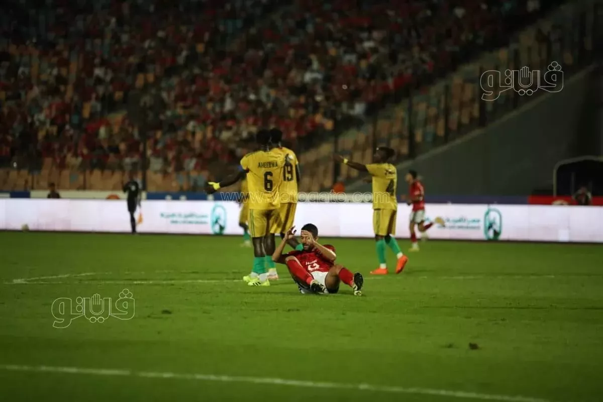 طاهر محمد يبصم على هدف الأهلي الرابع في شباك كيتارا الأوغندي (صور)