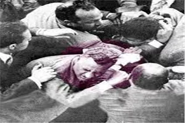 عبد الناصر اثناء اطلاق الرصاص