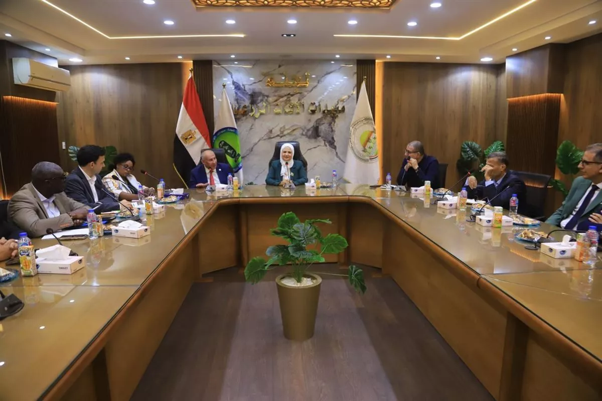 لجنة مبيدات الآفات الزراعية تبحث مع منظمتي «كروب لايف» تطوير منظومة تداول المبيدات