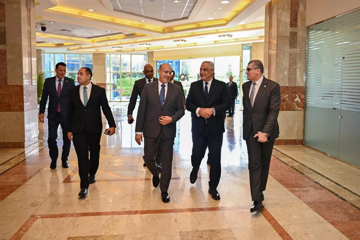 رئيس العربية للتصنيع ووزير الإنتاج الحربي يبحثان آليات تنفيذ التكامل الصناعي