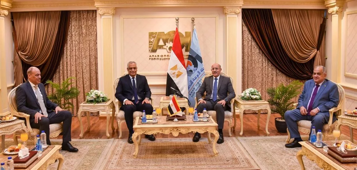 رئيس العربية للتصنيع ووزير الإنتاج الحربي يبحثان آليات تنفيذ التكامل الصناعي