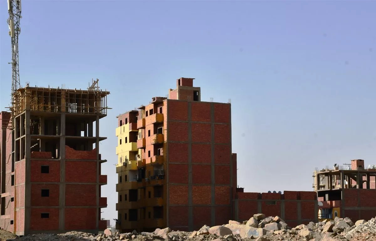 إزالة الأدوار المخالفة بامتداد الإسكان المميز وحى العقاد