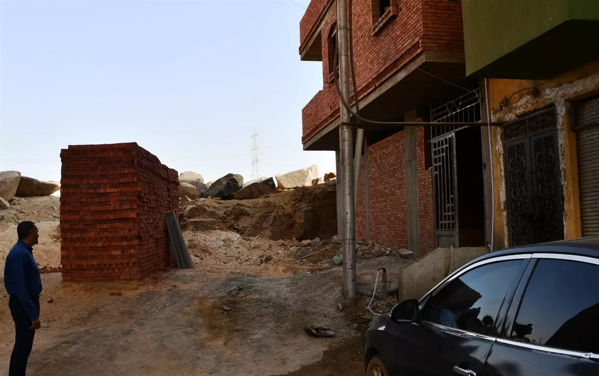 إزالة الأدوار المخالفة بامتداد الإسكان المميز وحى العقاد