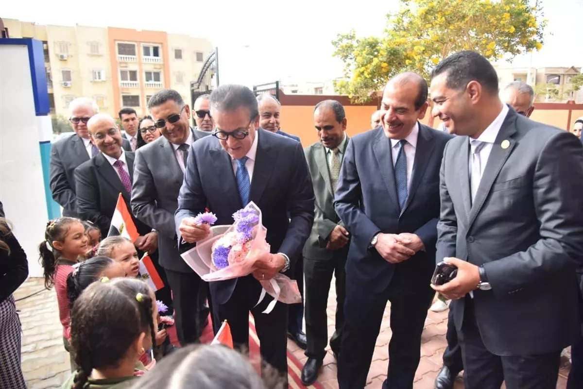 وزير الصحة ومحافظ القليوبية يطلقان الحملة القومية للتطعيم ضد الحصبة والحصبة الألمانية من مدرسة بالعبور