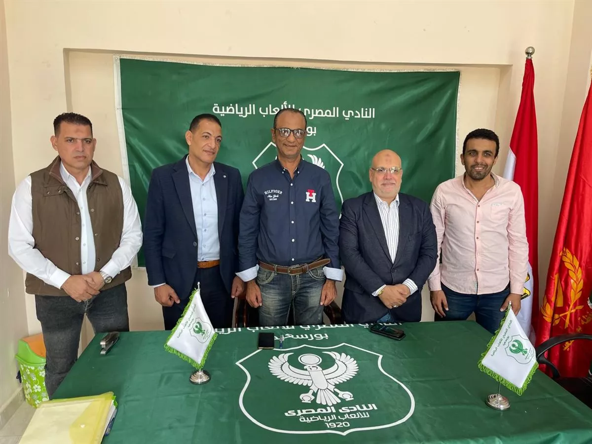  الحسيني أبو قمر يتقدم بأوراق ترشحه لمنصب نائب الرئيس  