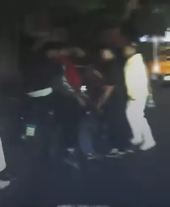 4 طلاب يختطفون شابا سرق هاتف أحدهم من كافيه بالمطرية، والأمن يلقي القبض عليهم