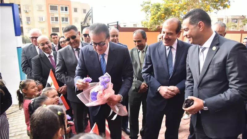 وزير الصحة ومحافظ القليوبية يطلقان الحملة القومية للتطعيم ضد الحصبة والحصبة الألمانية من مدرسة بالعبور