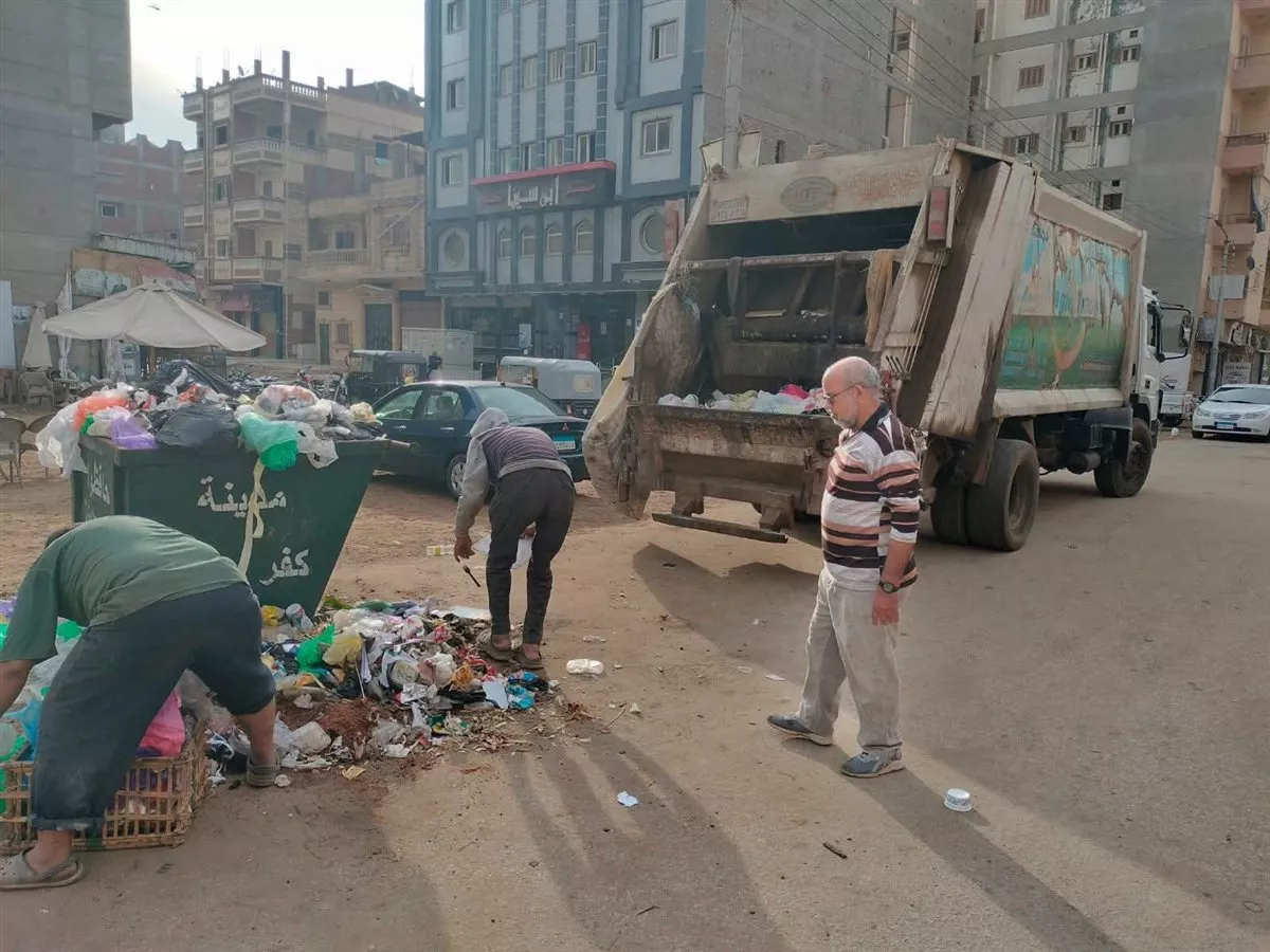 حملات ميدانية مكبرة بمختلف مراكز دمياط للارتقاء بالخدمات وتحسين البيئة