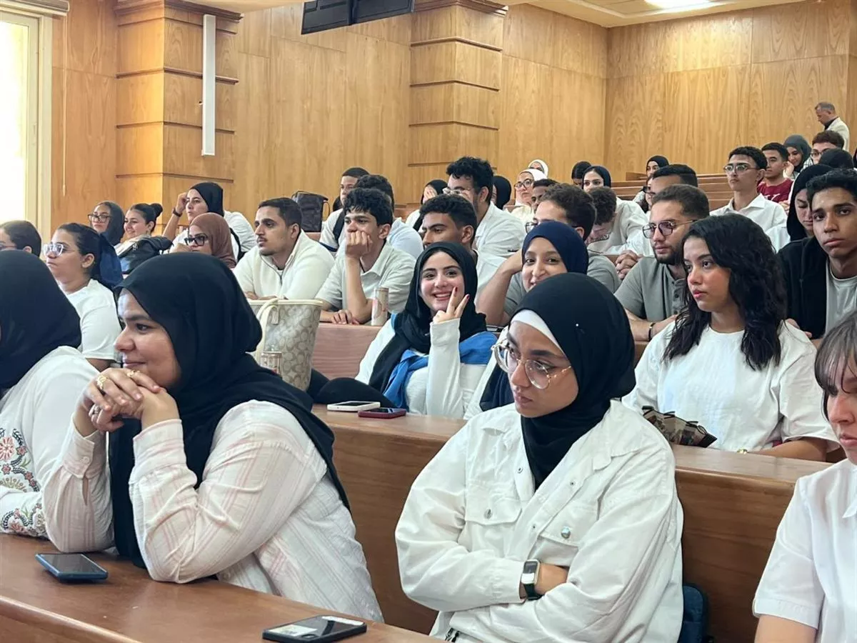 كلية علوم القاهرة الأهلية تنظم ندوة تثقيفية عن الإدمان بعنوان "اختيارك يصنع مستقبلك"