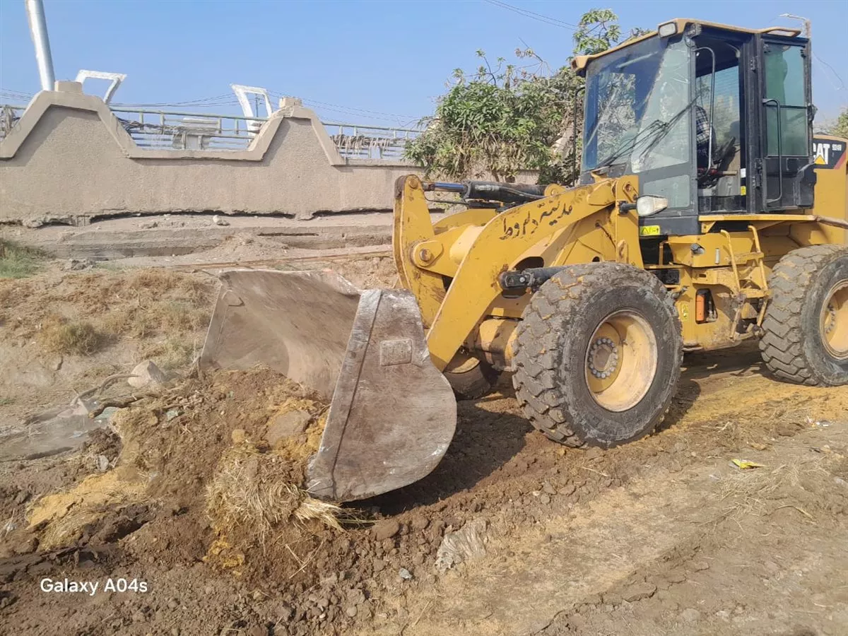 محافظ أسيوط يوجه بمتابعة أعمال إنشاء المواقف الجديدة لتنظيم حركة النقل الداخلي