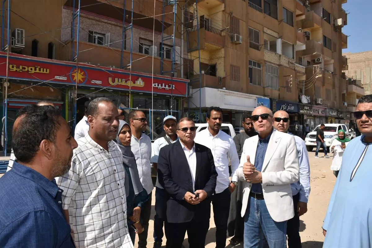 محافظ الأقصر يتابع الأعمال النهائية لتطوير كورنيش إسنا