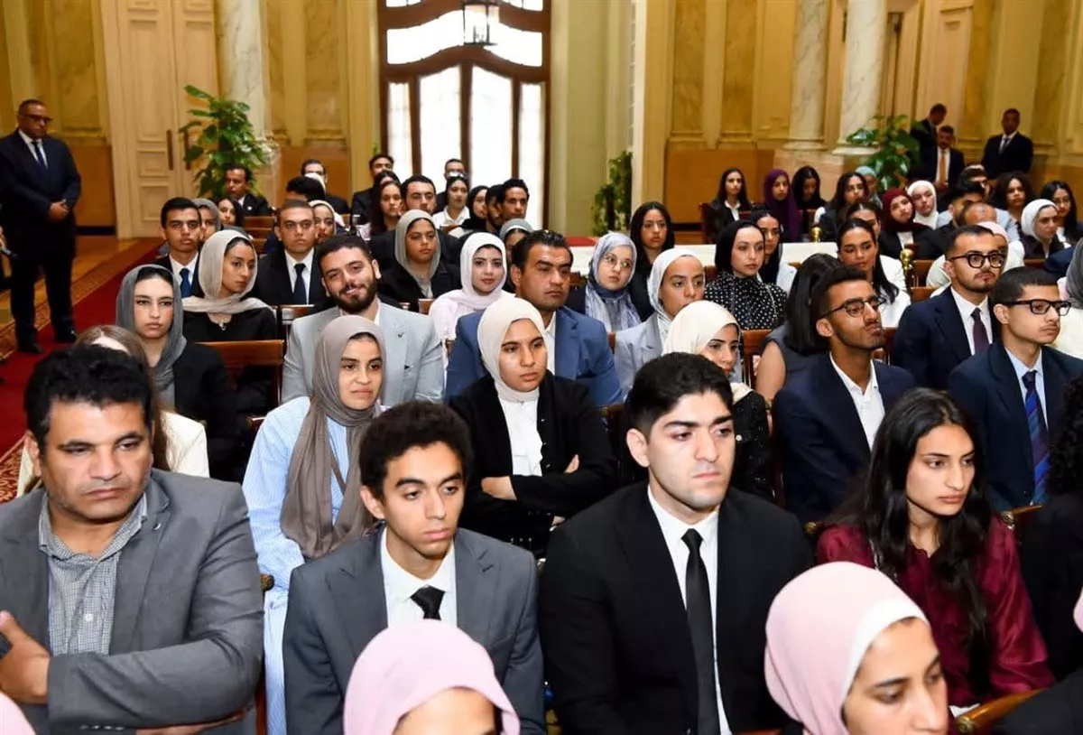 وزير الخارجية يستقبل أوائل الطلاب بالجامعات المصرية (صور)