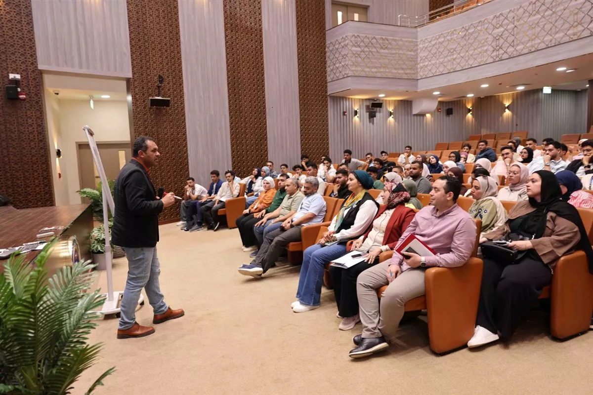 رئيس جامعة المنصورة الأهلية يبحث خطط الفرق الطلابية لدعم الابتكار والمشاركة بالمسابقات الدولية