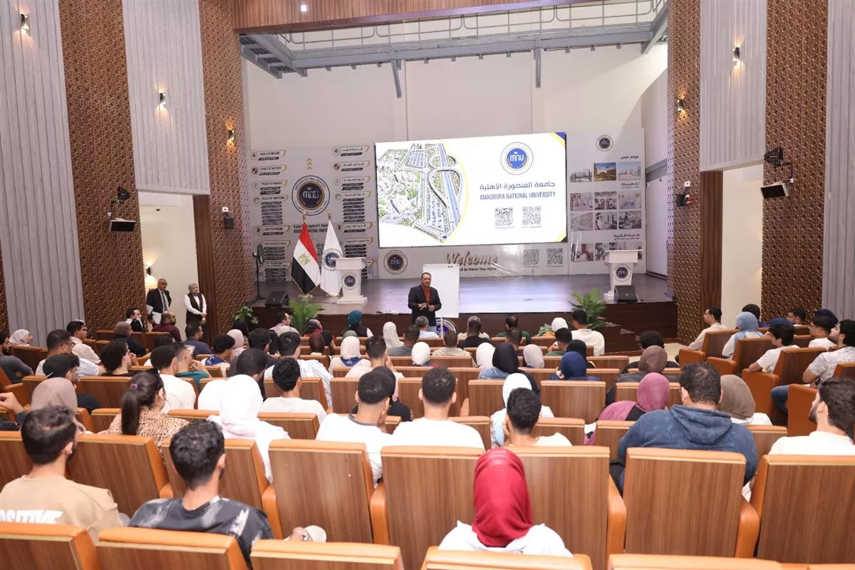 رئيس جامعة المنصورة الأهلية يبحث خطط الفرق الطلابية لدعم الابتكار والمشاركة بالمسابقات الدولية