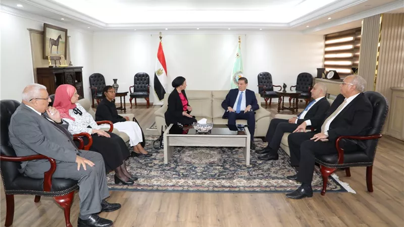 وزير الزراعة يبحث استعدادات استضافة مؤتمر COP18 