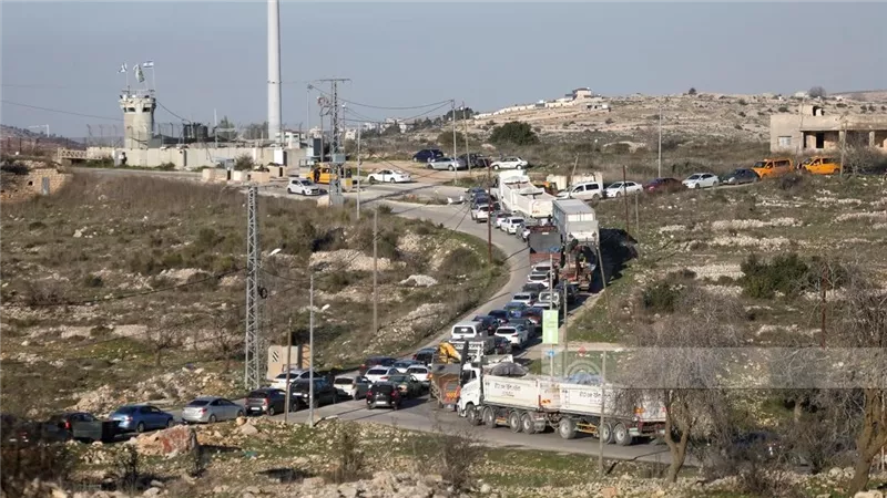 الاحتلال يغلق مداخل رام الله وينصب الحواجز ويشدد الخناق على الضفة