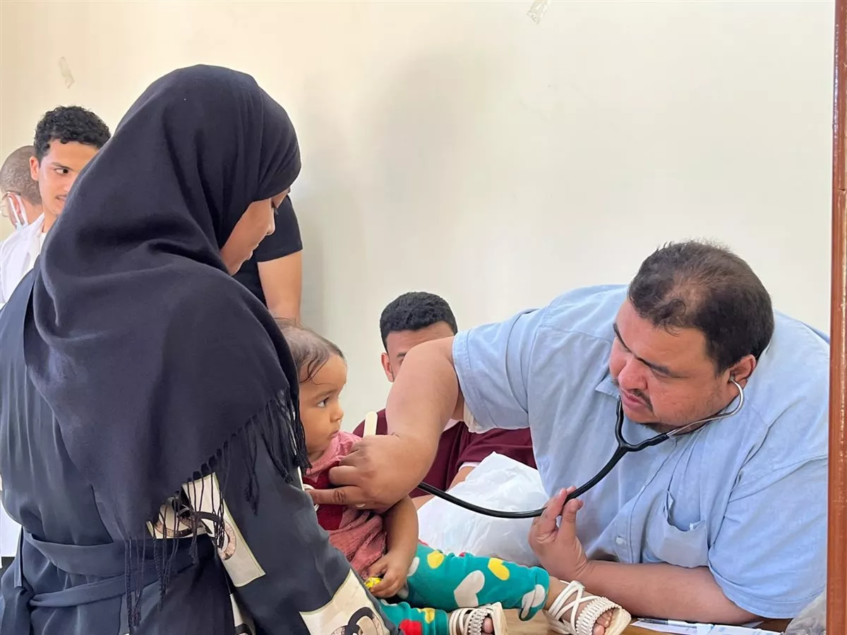 جامعة الأقصر تدشن قافلة طبية شاملة بالرزيقات بحري لـ 330 حالة بالمجان