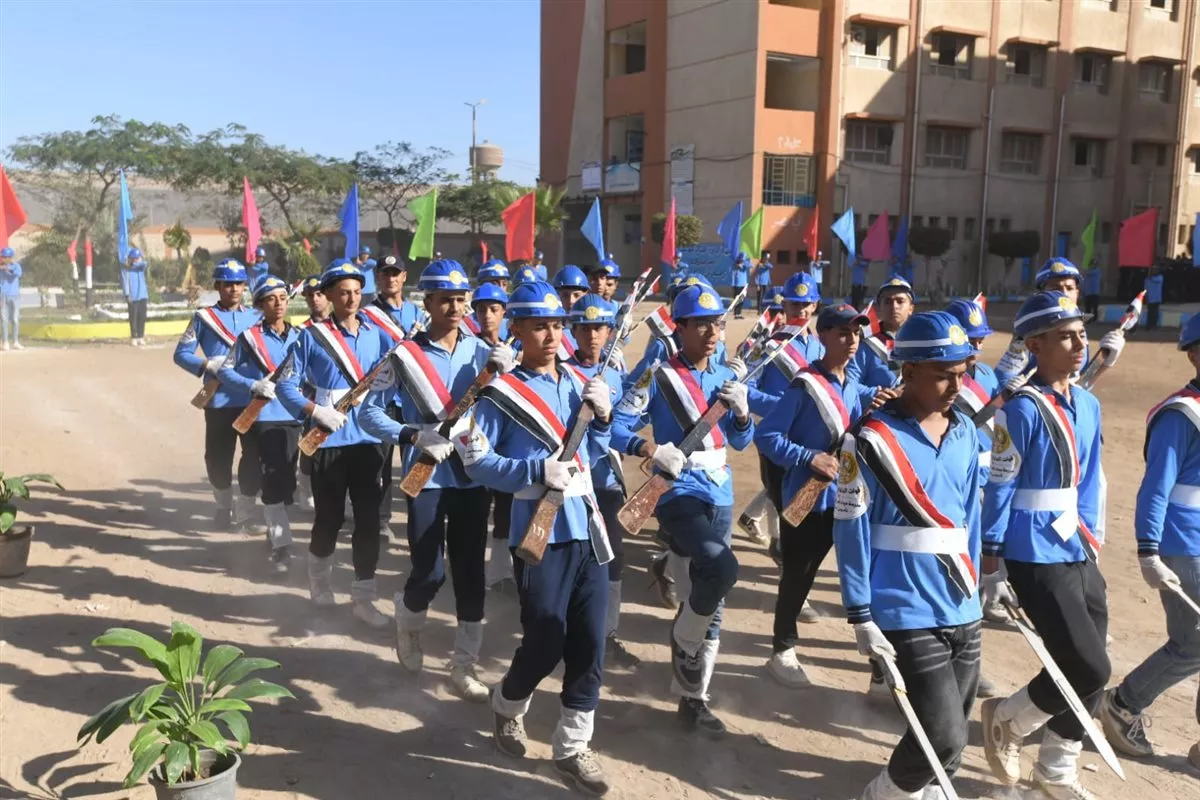 محافظ الدقهلية يشيد بانضباط طلاب مدرسة ميت غمر الصناعية الميكانيكية للتأسيس العسكري