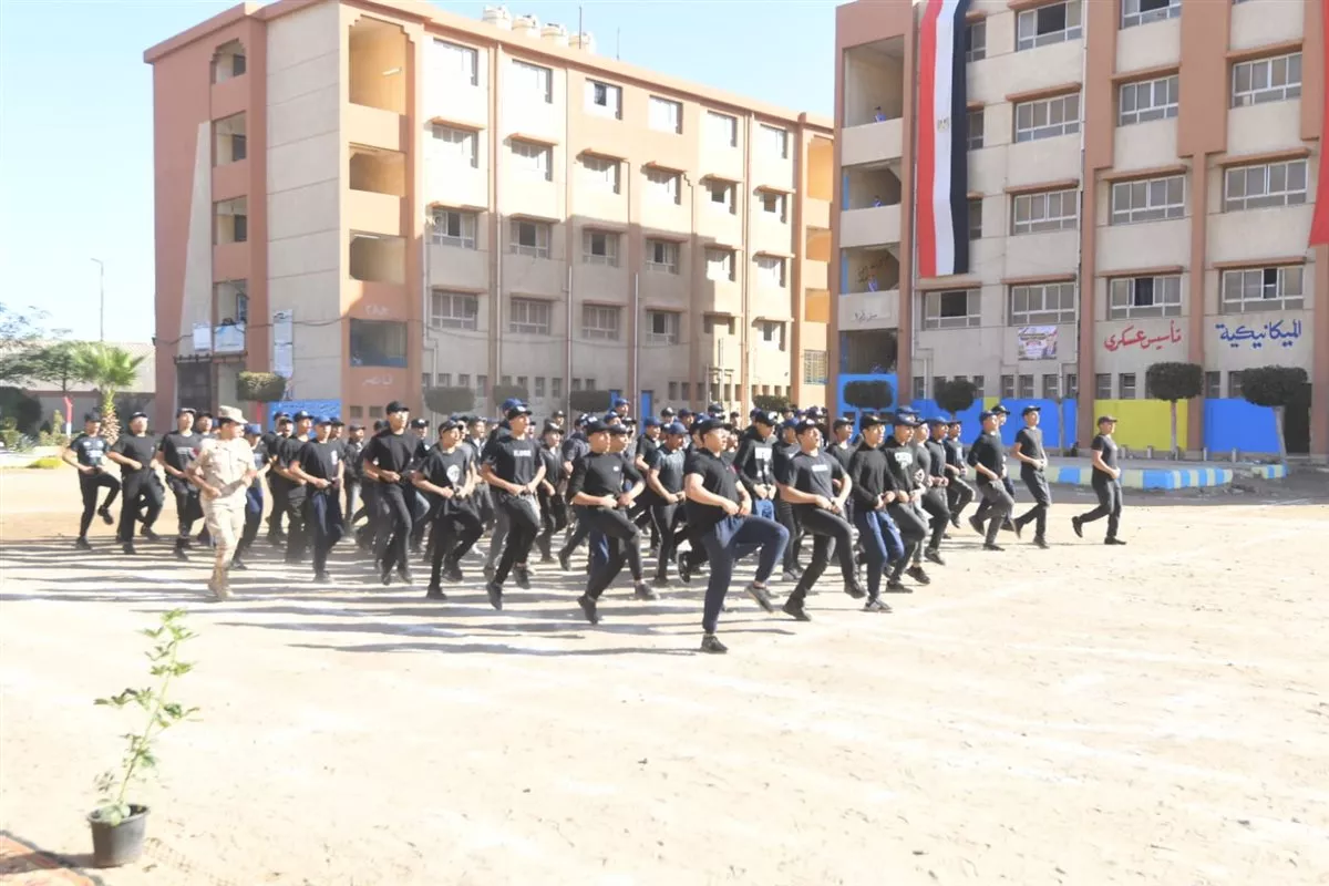 محافظ الدقهلية يشيد بانضباط طلاب مدرسة ميت غمر الصناعية الميكانيكية للتأسيس العسكري