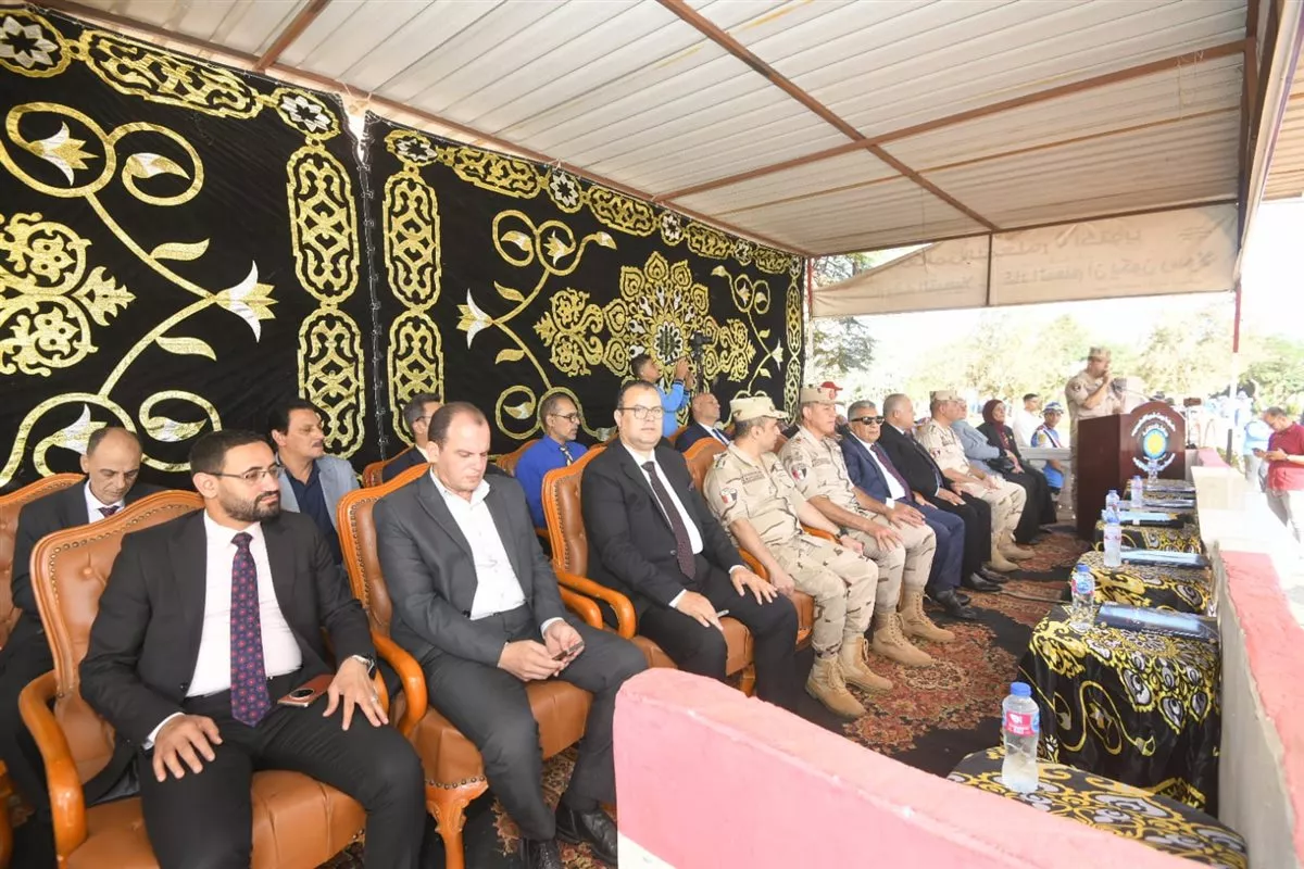 محافظ الدقهلية يشيد بانضباط طلاب مدرسة ميت غمر الصناعية الميكانيكية للتأسيس العسكري