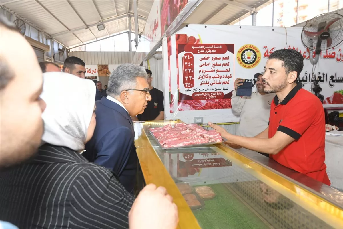 محافظ الدقهلية يتفقد السوق الحضاري بميت غمر ويوجه بمتابعة الأسعار وتوافر السلع