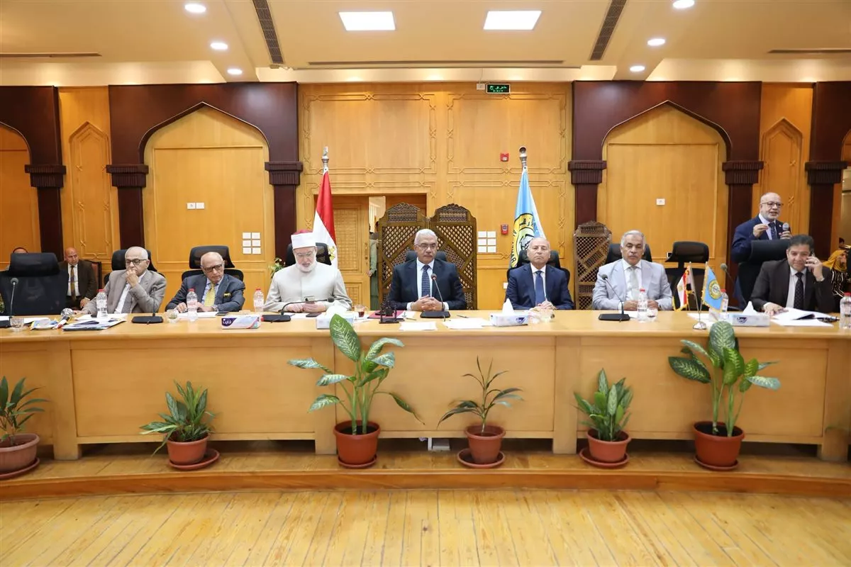 مجلس جامعة الأزهر يشدد على استعداد الكليات لامتحانات “الميدتيرم” ويعلن تعيين عدد من العمداء