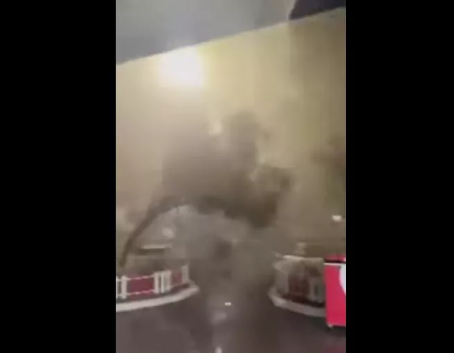 عاصفة مدمرة تضرب مدينة أنطاليا التركية