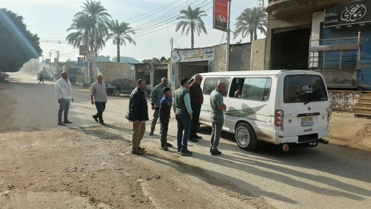 إدارة مواقف الفيوم تشن حملة مكبرة على سيارات الأجرة بسنهور القبلية