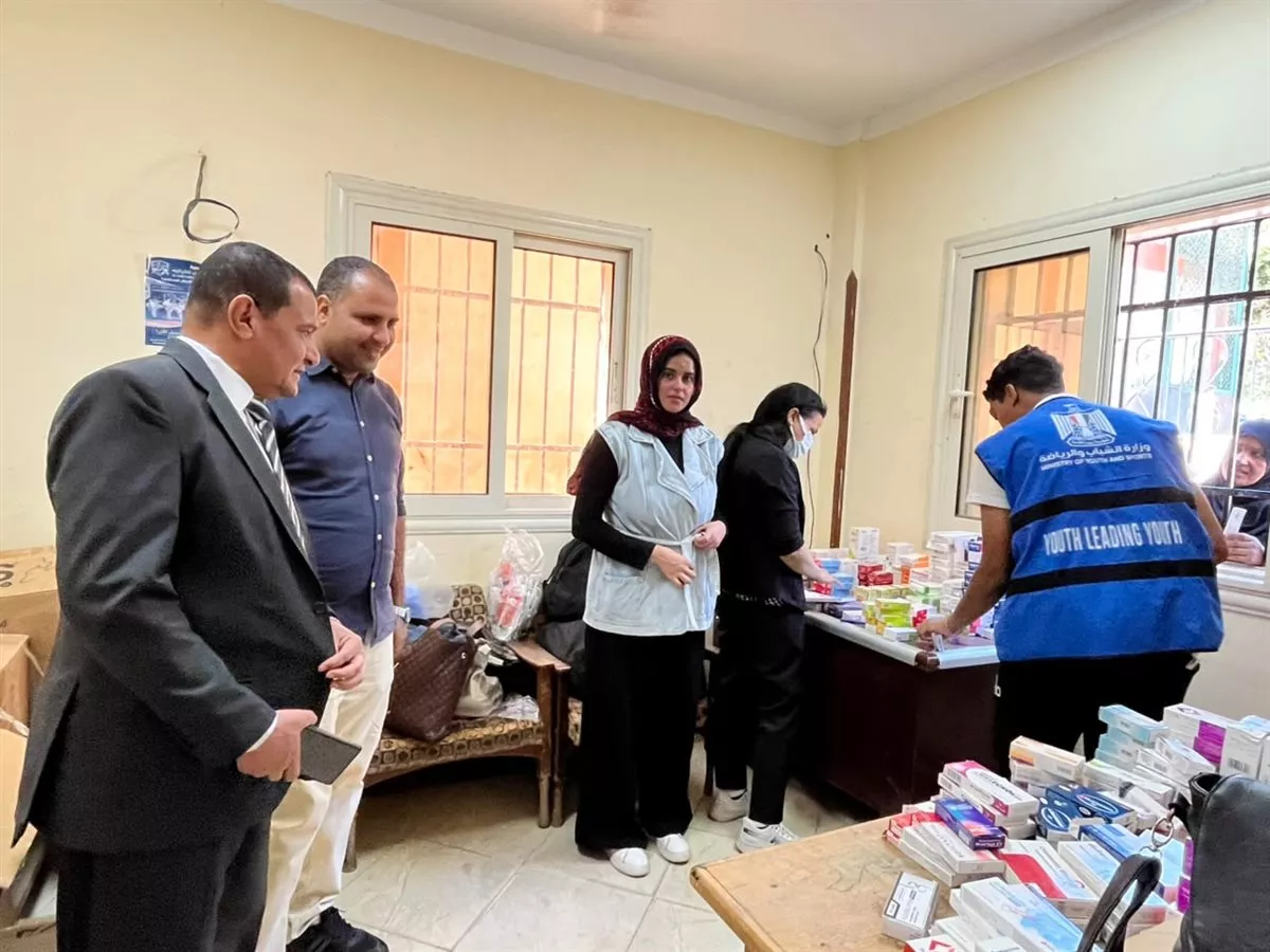 جامعة الأقصر تدشن قافلة طبية شاملة بالرزيقات بحري لـ 330 حالة بالمجان