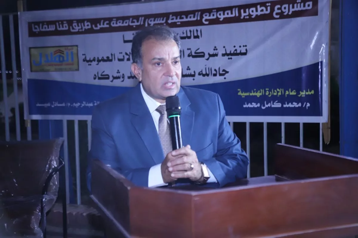 رئيس جامعة قنا يفتتح ساحة المستشفيات الجامعية (صور)
