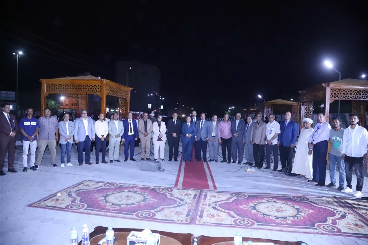 رئيس جامعة قنا يفتتح ساحة المستشفيات الجامعية (صور)