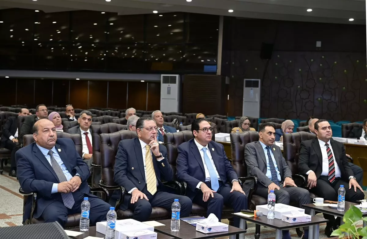 مجلس جامعة القاهرة يناقش تنفيذ توصيات منتدى مصر.. جوائز لأفضل 3 شركات، ويستعرض مشروع الجامعات الرائدة