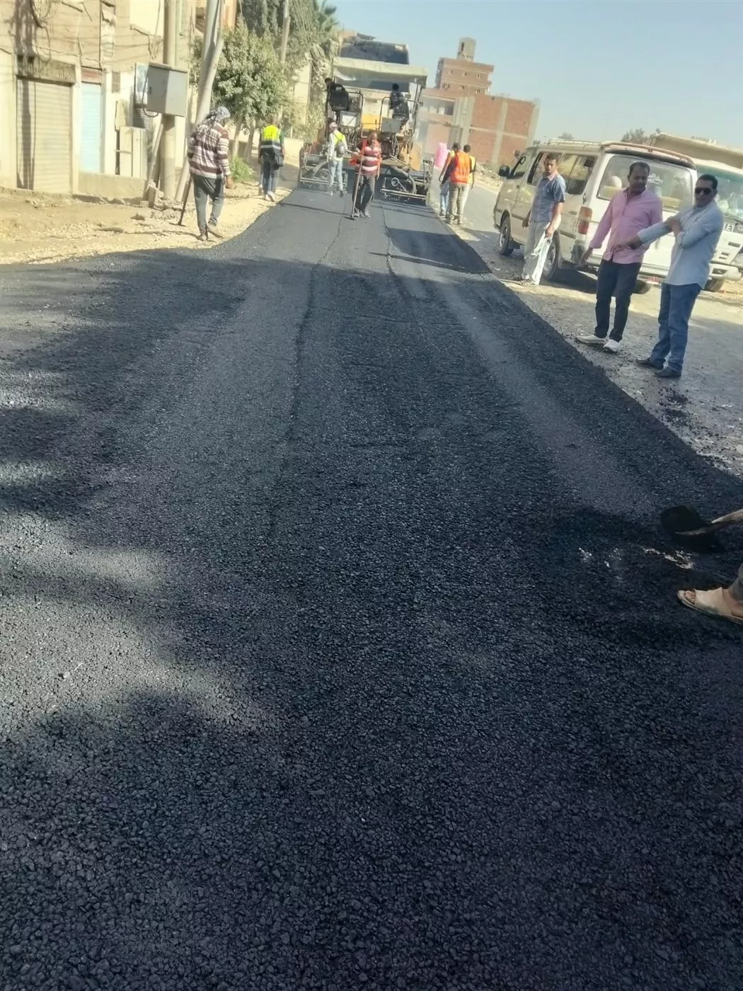 محافظ الغربية يتابع أعمال رصف طريق السنطة البلد