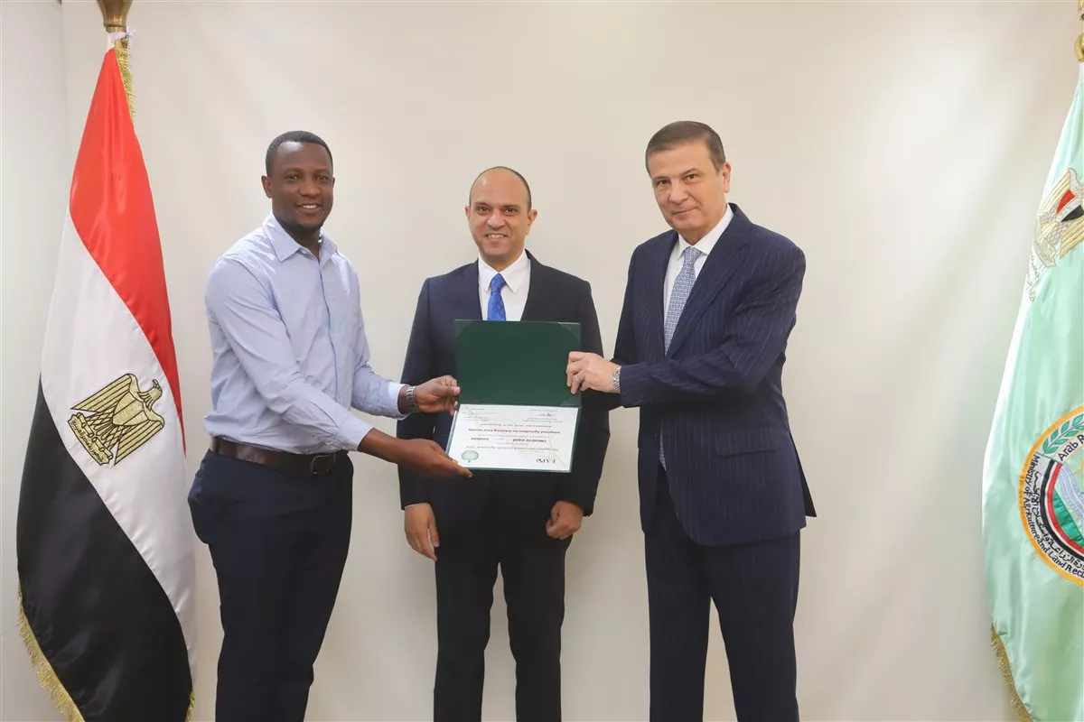 وزير الزراعة يسلم شهادات التخرج لـ10 متدربين من أوغندا بختام برنامج تدريبي حول «الأمن الغذائي»