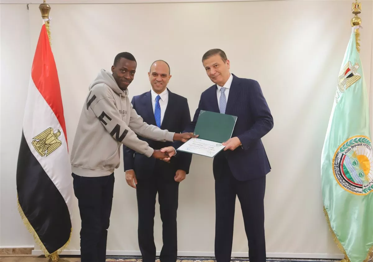 وزير الزراعة يسلم شهادات التخرج لـ10 متدربين من أوغندا بختام برنامج تدريبي حول «الأمن الغذائي»