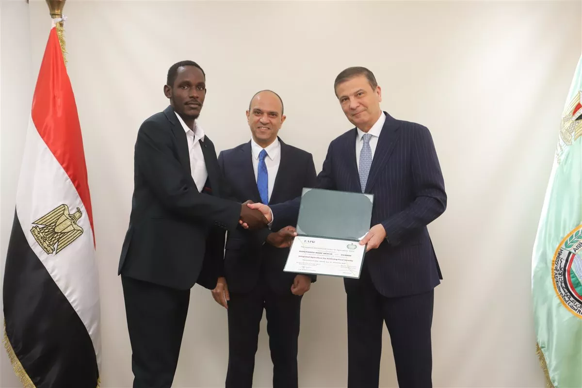 وزير الزراعة يسلم شهادات التخرج لـ10 متدربين من أوغندا بختام برنامج تدريبي حول «الأمن الغذائي»