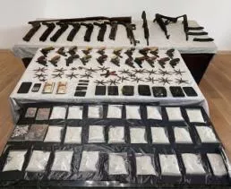 مصرع 5 عناصر جنائية وضبط مخدرات وأسلحة بـ208 ملايين جنيه في أسوان وسوهاج