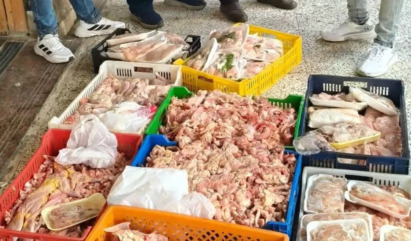 ضبط طن دواجن وهياكل وأجزاء غير صالحة في حملة رقابية بالعبور
