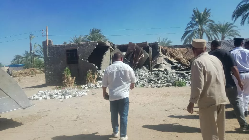 إزالة 44 حالة تعد على أراضى زراعية وأملاك دولة ضمن الموجة الـ30 بمركز قنا