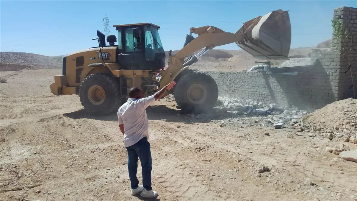 إزالة 44 حالة تعد على أراضى زراعية وأملاك دولة ضمن الموجة الـ30 بمركز قنا