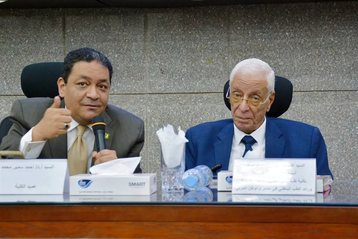حسام موافي في ندوة حول الأبعاد الإنسانية والدينية للرعاية البيطرية والرفق بالحيوان بجامعة القاهرة