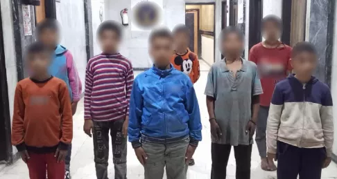 ضبط 10 أشخاص لاستغلالهم 8 أطفال في التسول وبيع السلع بإلحاح في الجيزة
