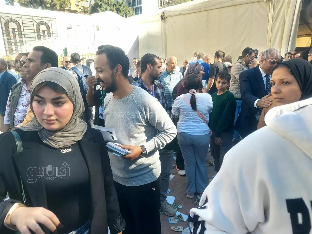 دعاية ومشادة أمام لجان انتخابات الهيئة العليا لحزب الوفد (صور)