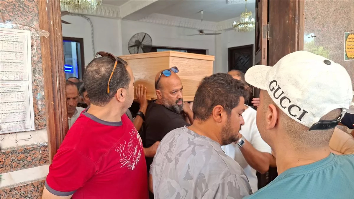 جانب من مراسم تشييع الجثمان