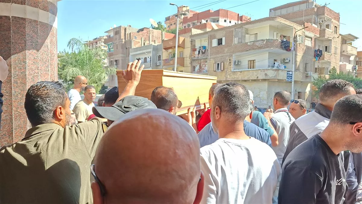 جانب من مراسم تشييع الجثمان