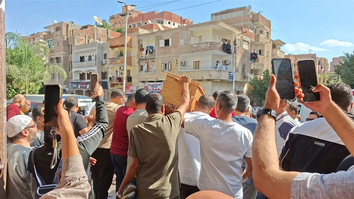 جانب من مراسم تشييع الجثمان