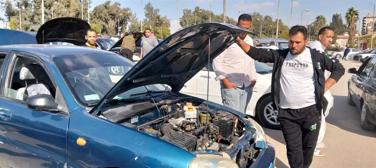 جانب من إقبال المواطنين على السوق